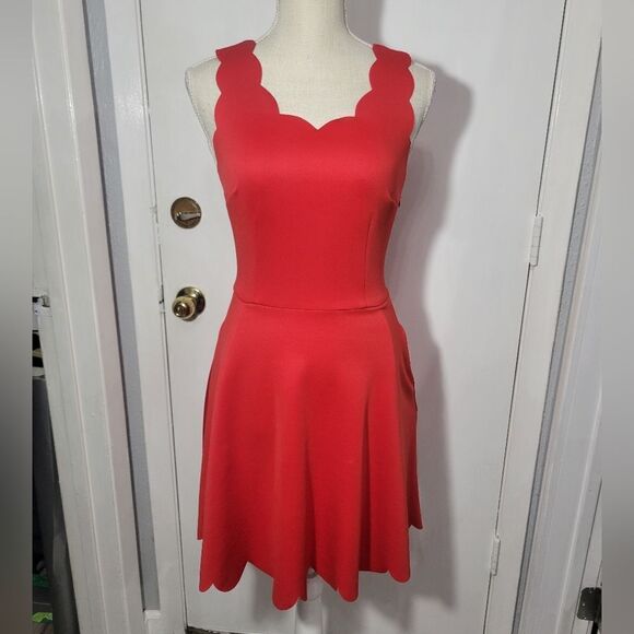 IN San Francisco scallop neck and hem design sz 1 - Picture 2 of 10